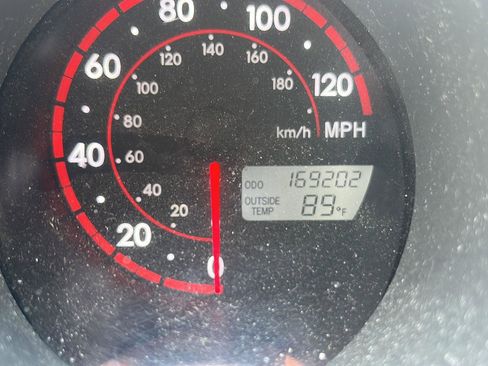 Used 2008 Pontiac Vibe w/ Preferred Package FWD image 10