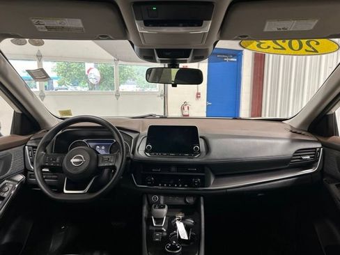 Used 2023 Nissan Rogue SV AWD/4WD image 15