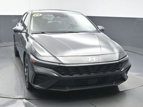 Used 2024 Hyundai Elantra Limited image 2