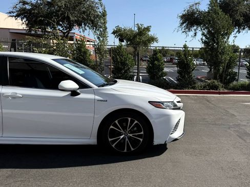Used 2020 Toyota Camry SE w/ Carpet Mat Package FWD image 5