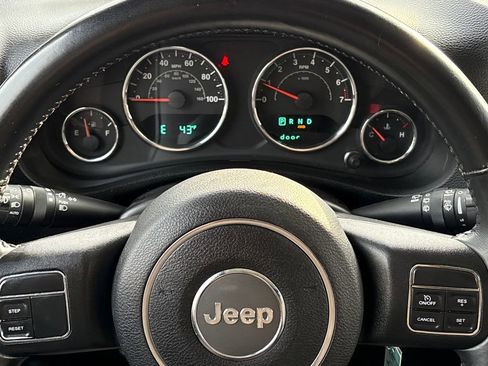 Used 2014 Jeep Wrangler Sahara image 20