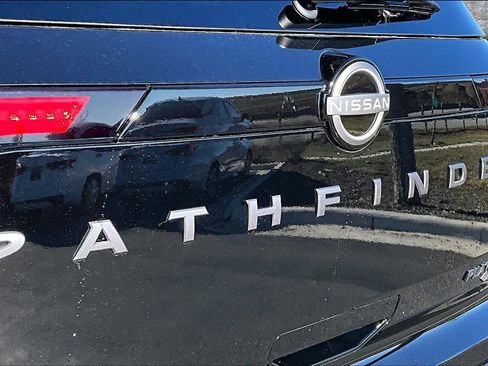 New 2026 Nissan Pathfinder Platinum image 15