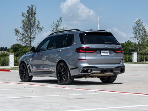 Certified 2025 BMW X7 xDrive40i w/ Executive Package AWD/4WD image 7