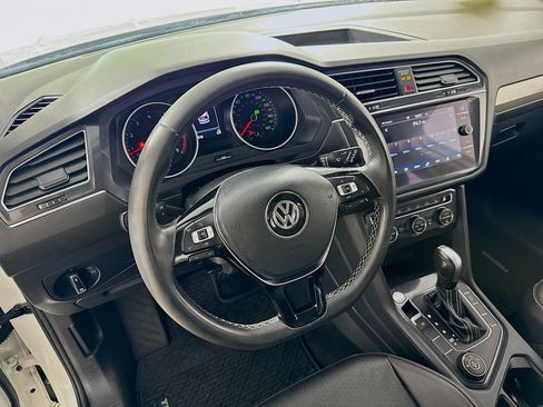 Used 2021 Volkswagen Tiguan SE AWD/4WD image 23