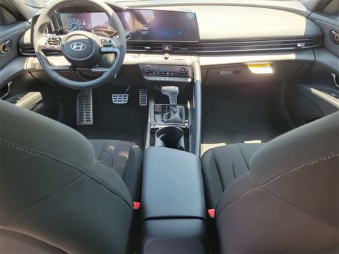 New 2025 Hyundai Elantra SEL image 8