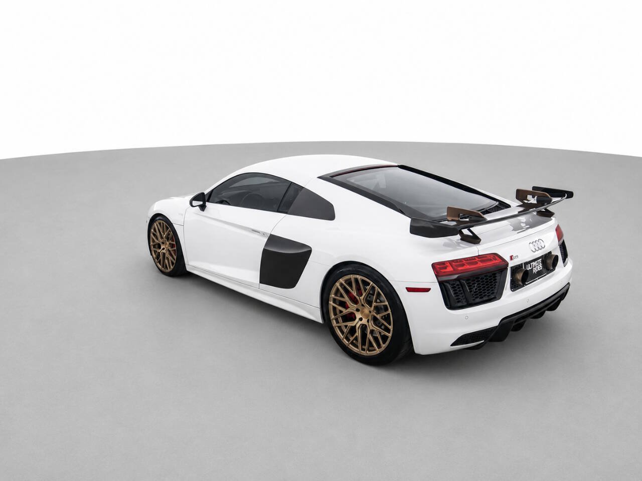 Used 2018 Audi R8 V10 w/ Premium Package RWD image 7