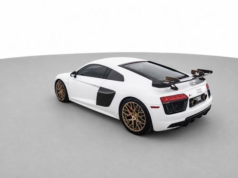 Used 2018 Audi R8 V10 w/ Premium Package RWD image 7