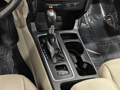 Used 2017 Ford Escape Titanium image 10