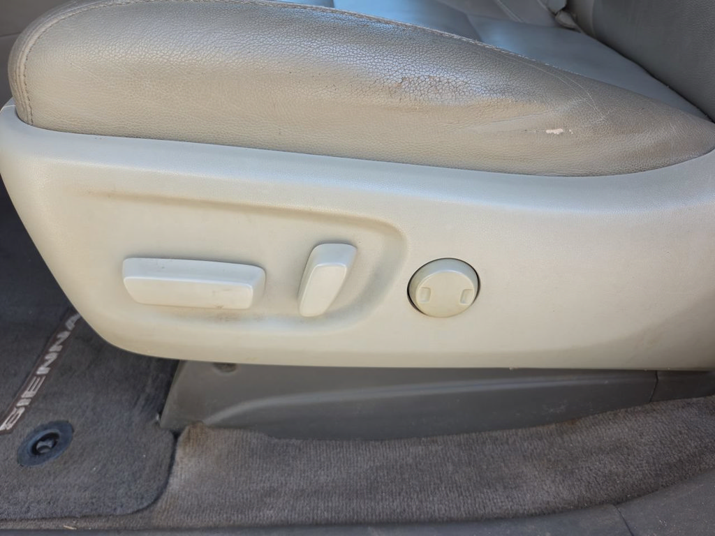 Used 2015 Toyota Sienna XLE FWD image 16