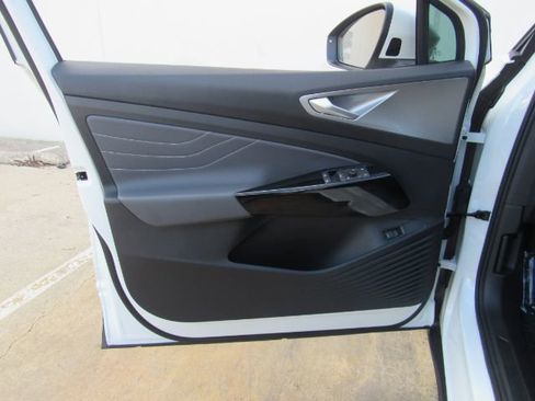 Used 2024 Volkswagen ID.4 S image 15