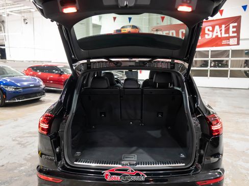 Used 2017 Porsche Cayenne Platinum Edition w/ Premium Package (PJV) image 50