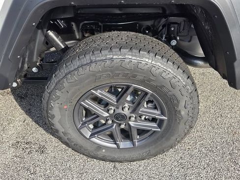 New 2026 Jeep Gladiator Sport AWD/4WD image 5