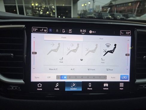 Used 2023 Chrysler Pacifica Touring-L image 20