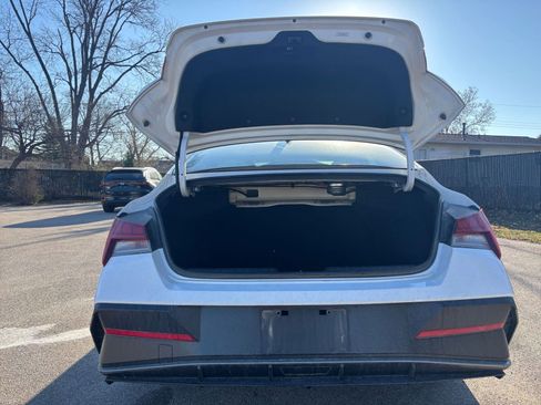 Used 2025 Hyundai Elantra Limited image 30