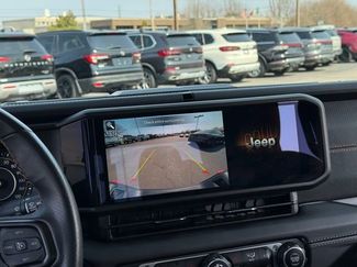 Used 2024 Jeep Gladiator Mojave w/ Convenience Group video 3