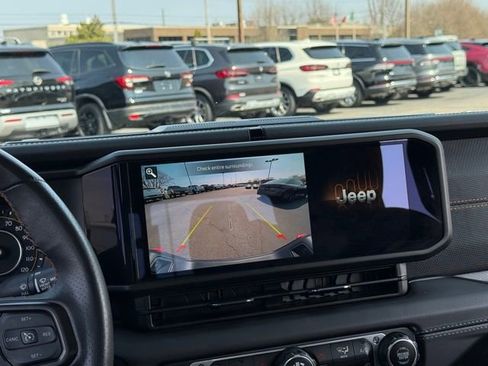 Used 2024 Jeep Gladiator Mojave w/ Convenience Group image 3