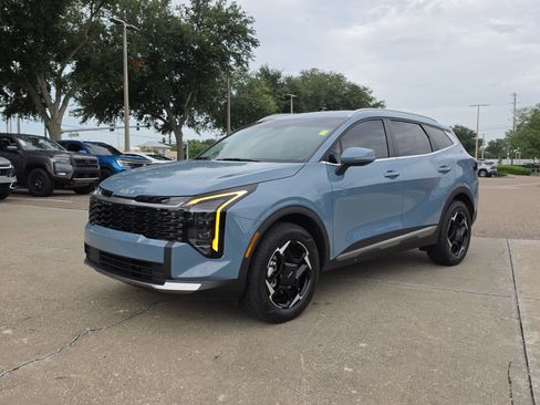 Certified 2026 Kia Sportage EX AWD/4WD image 4
