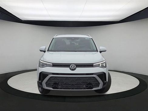 New 2026 Volkswagen Taos SE AWD/4WD image 2