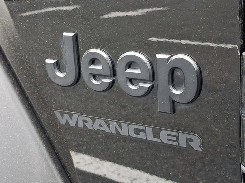 Used 2022 Jeep Wrangler Sport AWD/4WD image 31
