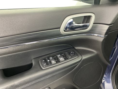 Used 2020 Jeep Grand Cherokee Limited AWD/4WD image 16