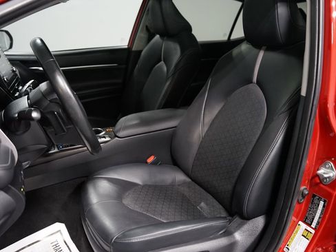 Used 2022 Toyota Camry XSE image 6