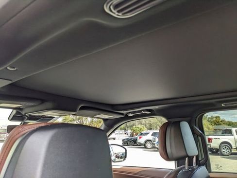 Used 2025 Lincoln Navigator Reserve image 20