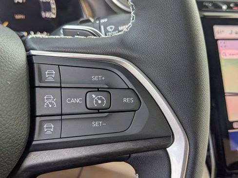 New 2025 Jeep Grand Cherokee Limited image 18