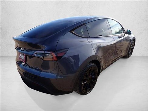 Used 2022 Tesla Model Y Long Range image 4