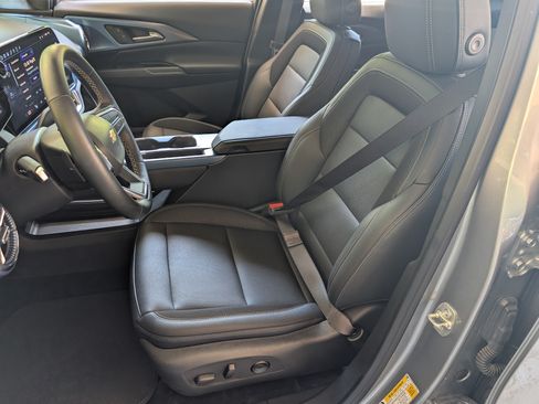 Used 2025 Chevrolet Equinox EV LT w/ Convenience Package FWD image 16