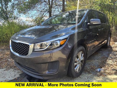Used 2016 Kia Sedona LX image 1
