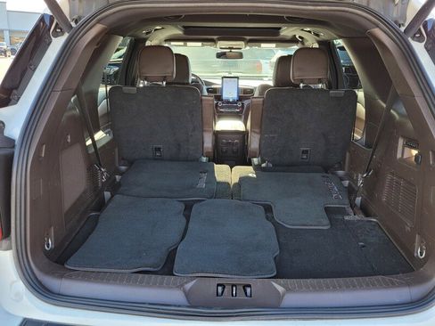 Used 2024 Ford Explorer King Ranch w/ Technology Package image 11