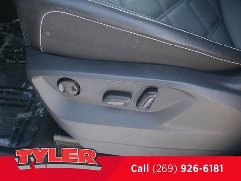 Used 2025 Volkswagen Atlas SE image 24