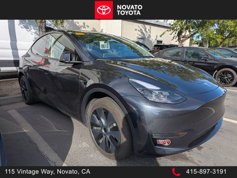 Used 2024 Tesla Model Y Long Range RWD image 1