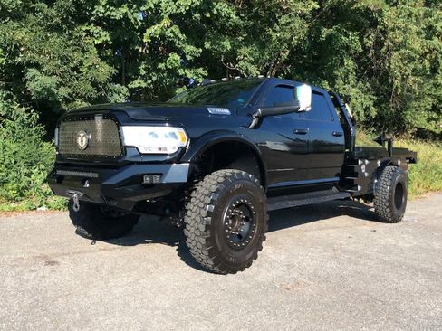 Used 2020 RAM 5500 Laramie AWD/4WD image 2