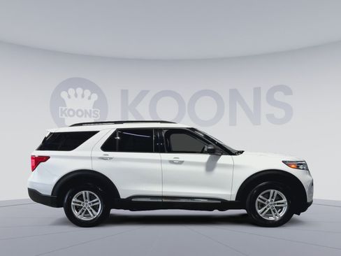 Used 2023 Ford Explorer XLT AWD/4WD image 12