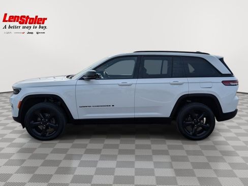 Used 2023 Jeep Grand Cherokee Altitude AWD/4WD image 2