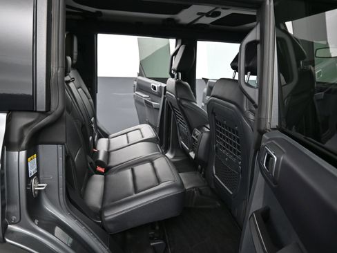 Used 2025 Ford Bronco Badlands image 18