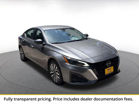 Used 2025 Nissan Altima 2.5 SV FWD image 1