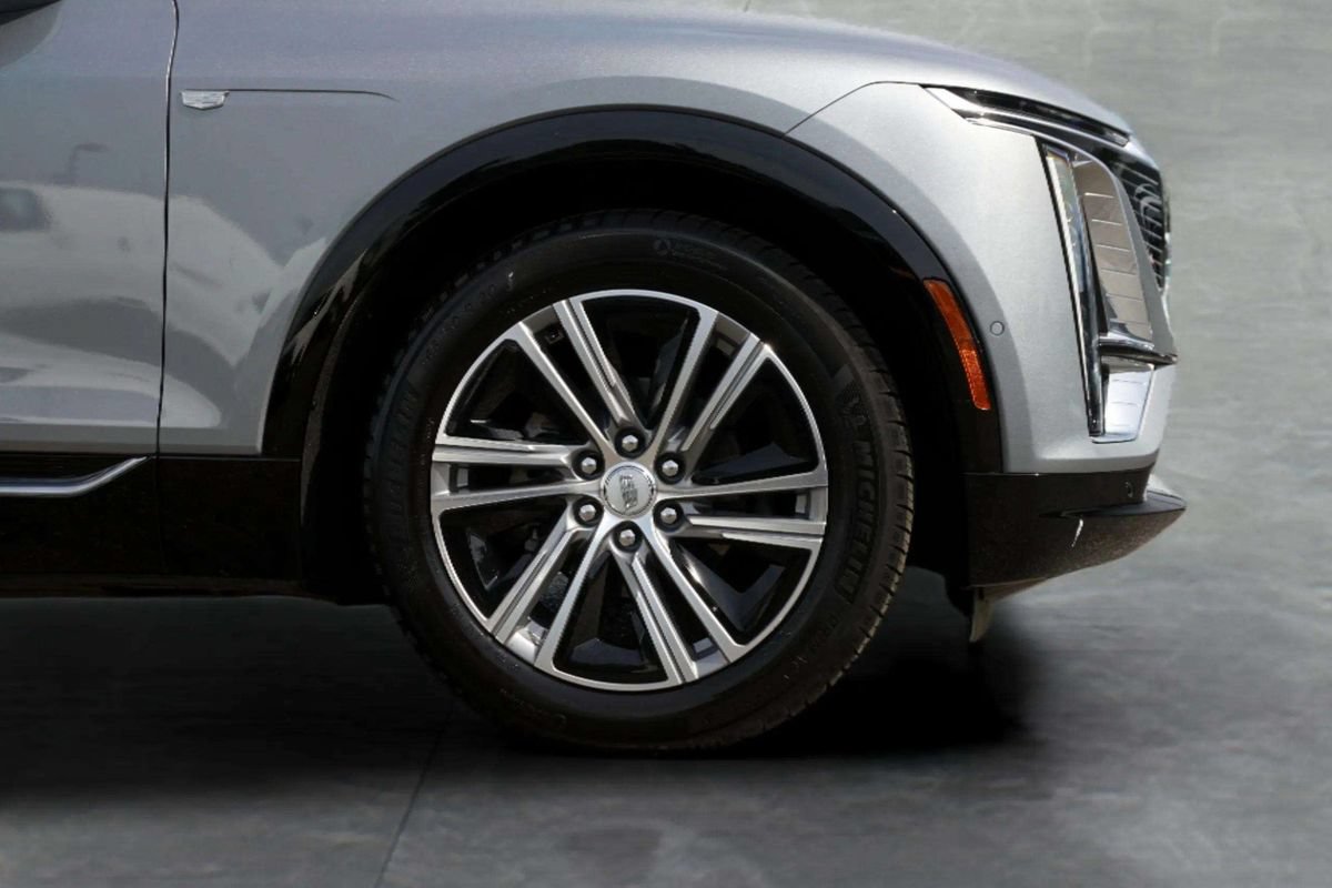 Used 2024 Cadillac Lyriq Luxury RWD image 9