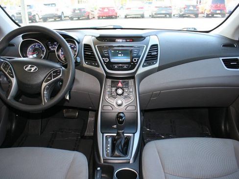Used 2016 Hyundai Elantra SE w/ Option Group 02 FWD image 14