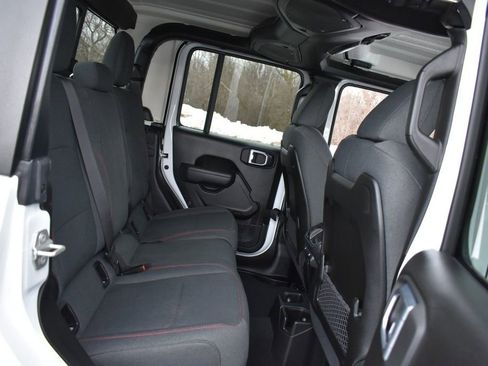 Used 2024 Jeep Gladiator Rubicon w/ Technology Group image 29