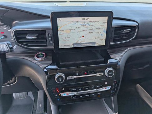 Used 2021 Ford Explorer Limited w/ Equipment Group 301A image 16