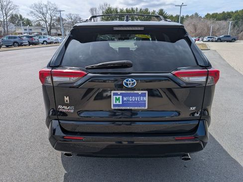 Used 2023 Toyota RAV4 SE w/ Weather & Moonroof Package image 4