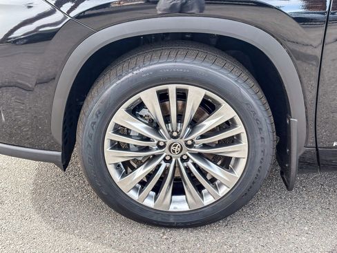 New 2026 Toyota Highlander Platinum AWD/4WD image 11