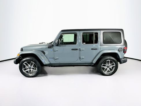 Used 2024 Jeep Wrangler Unlimited w/ Convenience Group AWD/4WD image 4