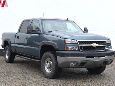 Used 2006 Chevrolet Silverado 2500 LT w/ Heavy-Duty Power Package image 1