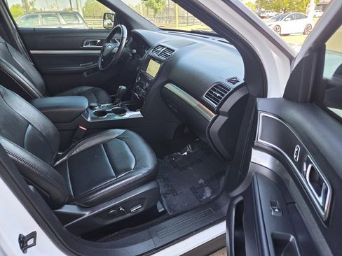 Used 2018 Ford Explorer XLT w/ Equipment Group 202A AWD/4WD image 7