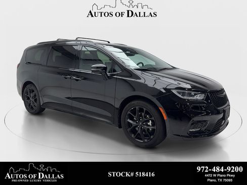 Used 2025 Chrysler Pacifica Limited FWD image 1