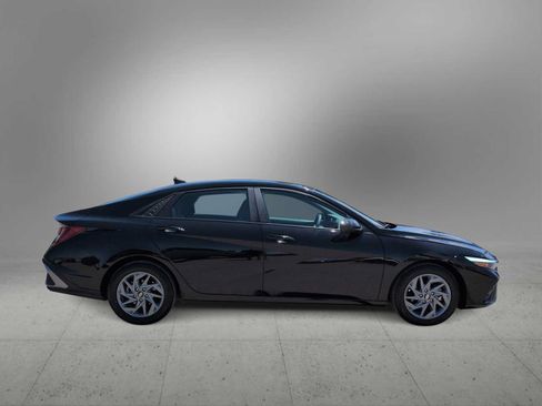 Certified 2024 Hyundai Elantra SEL FWD image 9