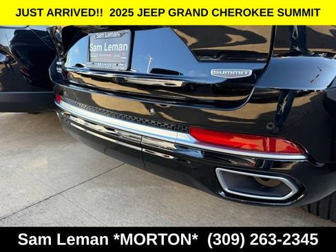 New 2025 Jeep Grand Cherokee Summit w/ Luxury Tech Group V image 9